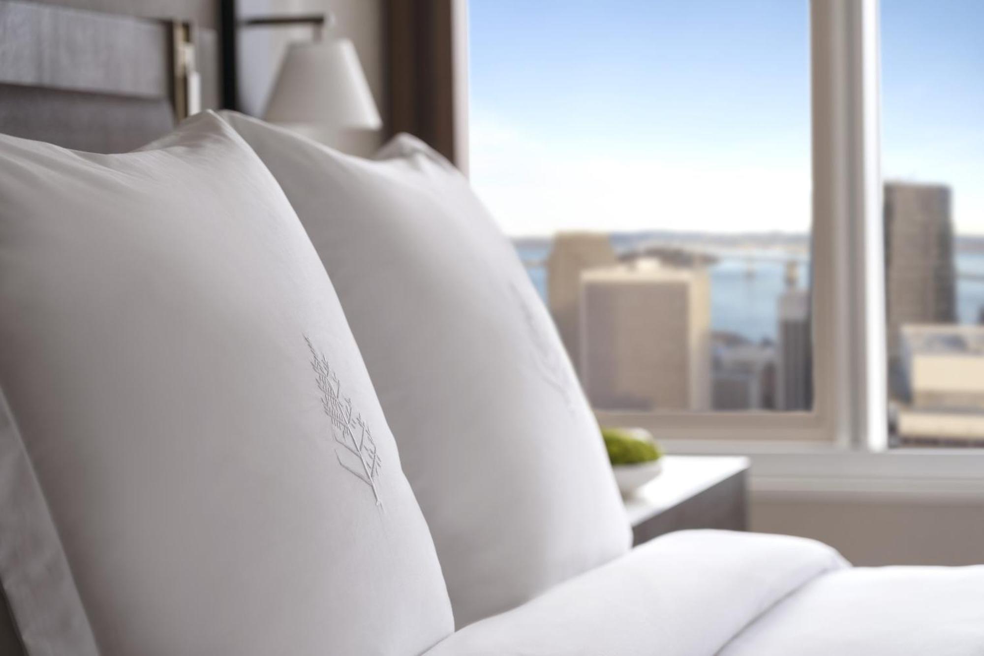 Superior King Room with Skyline View - Hearing Accessible,1459185244:JPEG